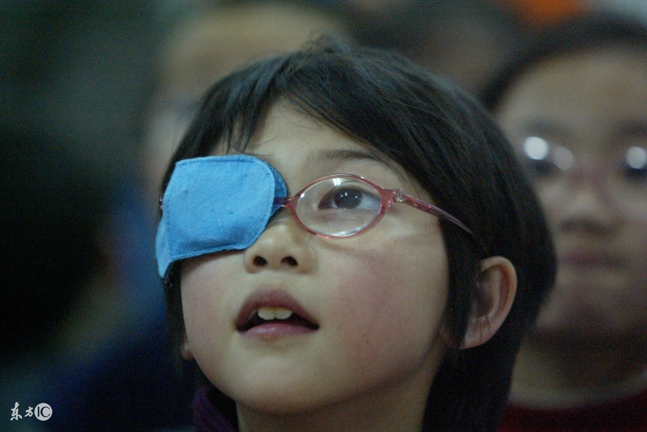 汪峰不戴眼镜,视力问题竟然对颜值影响这么大!