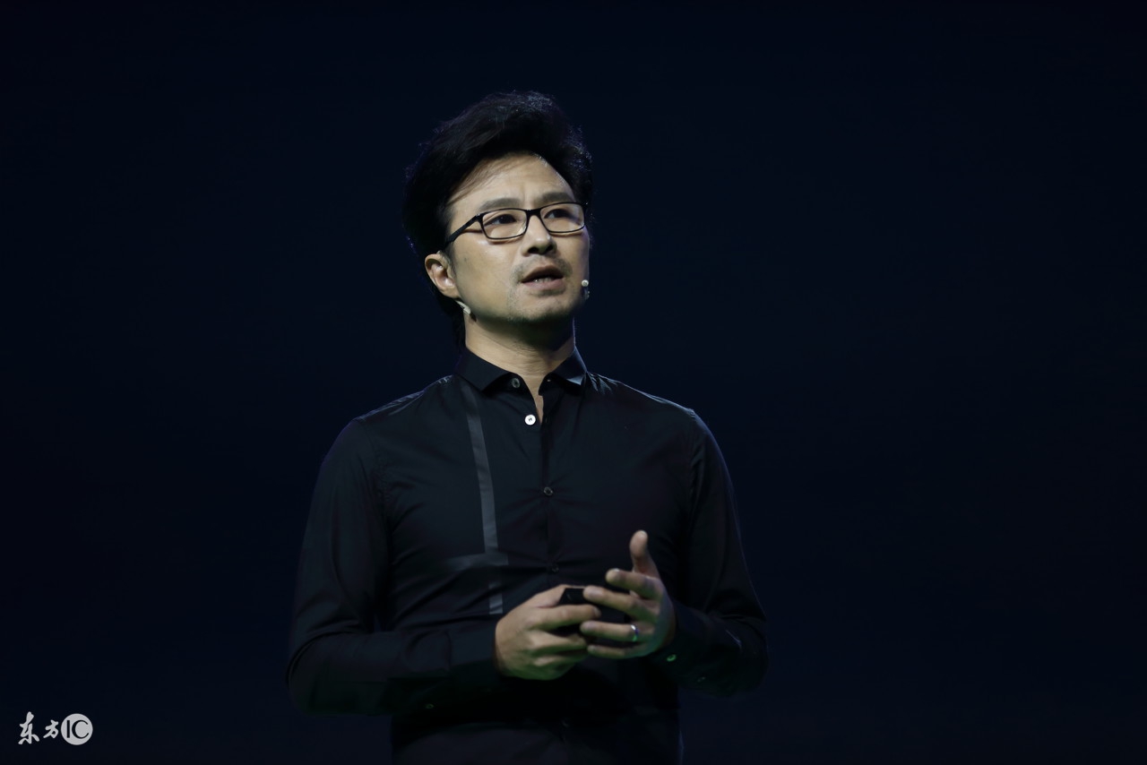 汪峰不戴眼镜,视力问题竟然对颜值影响这么大!